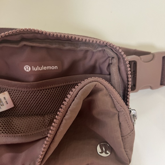 Lululemon belt bag - Picture 3 of 3